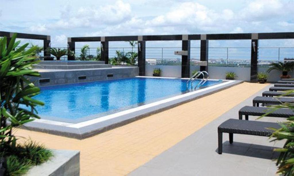 Dhaka Regency Hotel & Resort Exterior photo